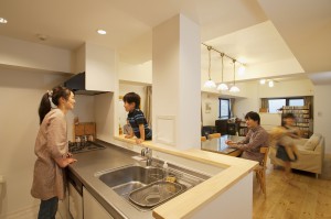 家族のふれあいと季節を感じる住まい