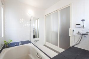 デザイン･機能性を兼ね備えた浴室バリアフリーリフォーム