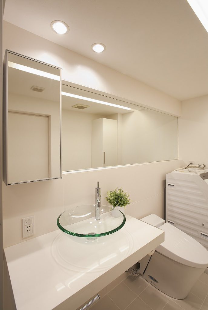 【洗面・トイレ】 トイレはシンプルなデザインの SATIS(INAX)を採用しました。