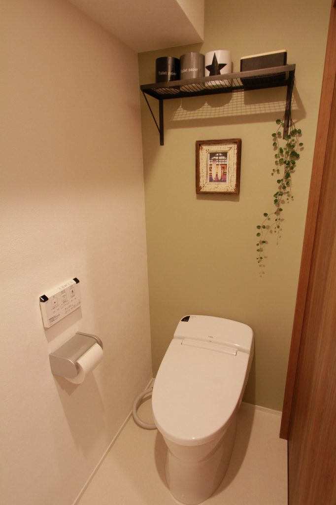 壁紙一つでトイレをおしゃれに リフォームプライスのリフォームメニュー