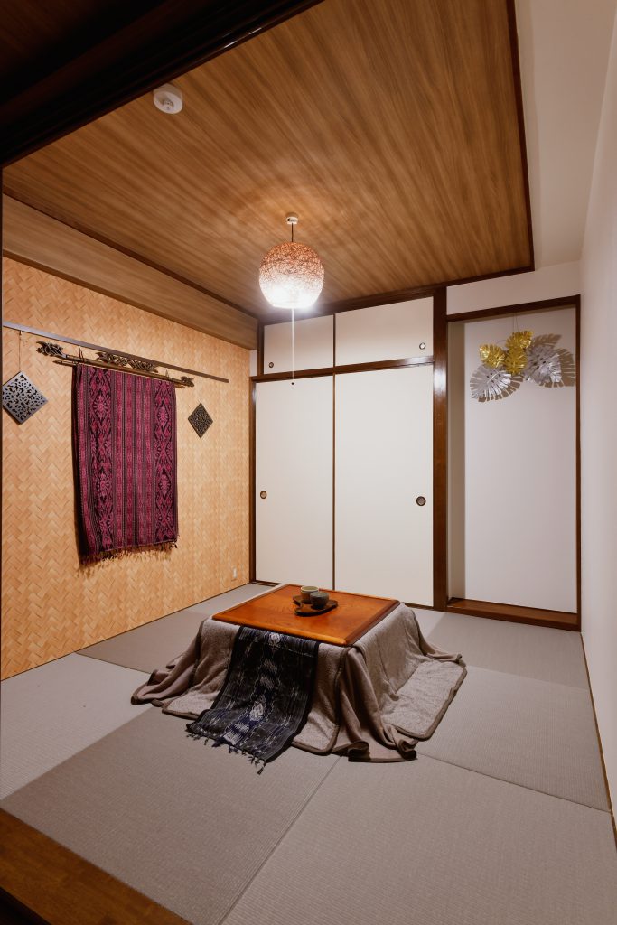 和洋室：琉球畳を採用して落ち着く空間になりました。