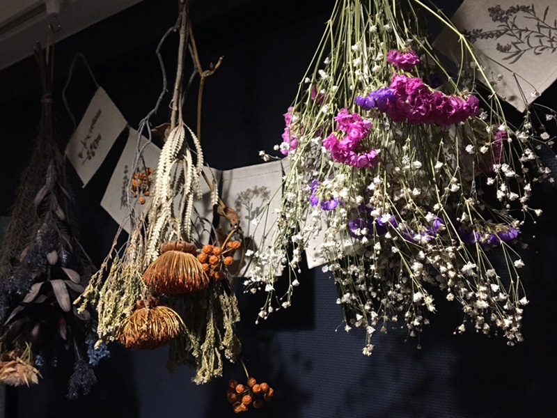 かすみ草と合わせてみるのも素敵だと思いますのでぜひお試しください♪