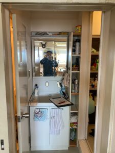 以前は洗濯機がリビングにあり、洗面台が独立して設けてある間取りでした。