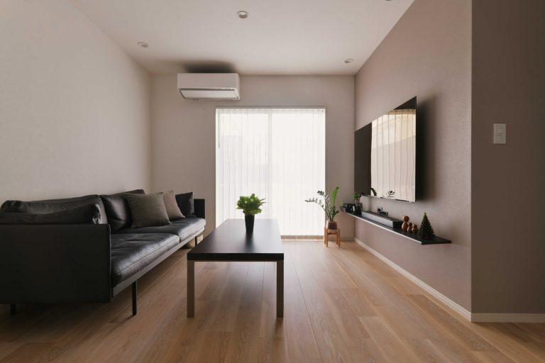 築30年戸建てリノベ | お気に入りのキッチンはそのままに。ホワイトオークのフローリングが映える家