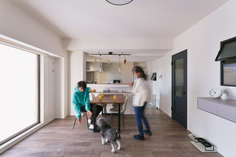 築17年マンションリノベ | こだわりの造作洗面と収納で愛犬達と暮らす