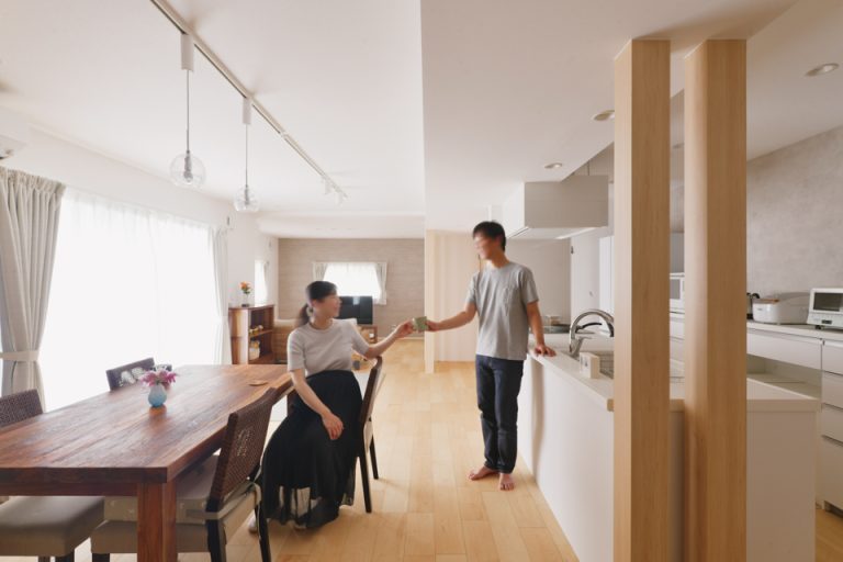 築35年戸建てリノベ | 玄関は一つ。回遊動線が魅力の二世帯化リノベーション