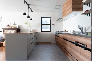 築22年戸建てリノベ | キッチンを移設。憧れの作業カウンターで理想の空間へ。