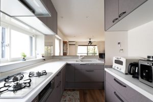 築30年戸建てリノベ | 閉鎖的だったキッチンの壁を取り払って、耐震補強をしつつLDKを一新