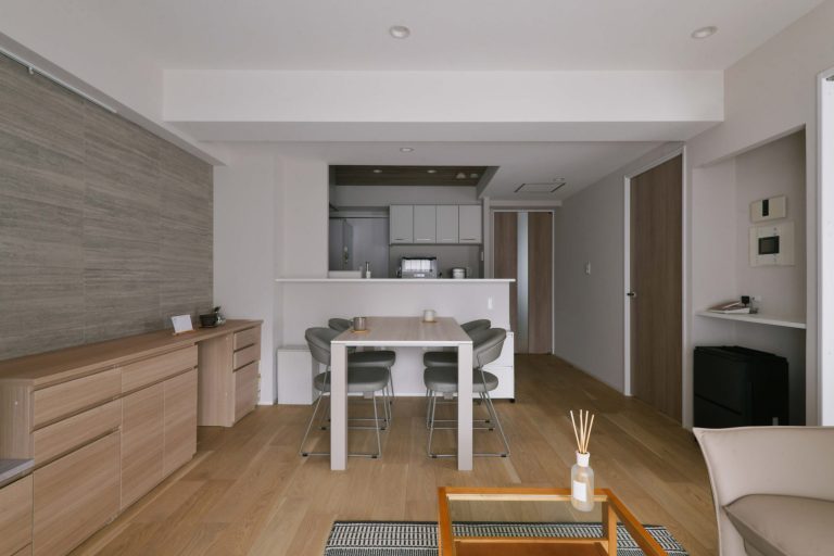 築30年マンションリノベ | 素材と色にこだわり抜いた大人の選択