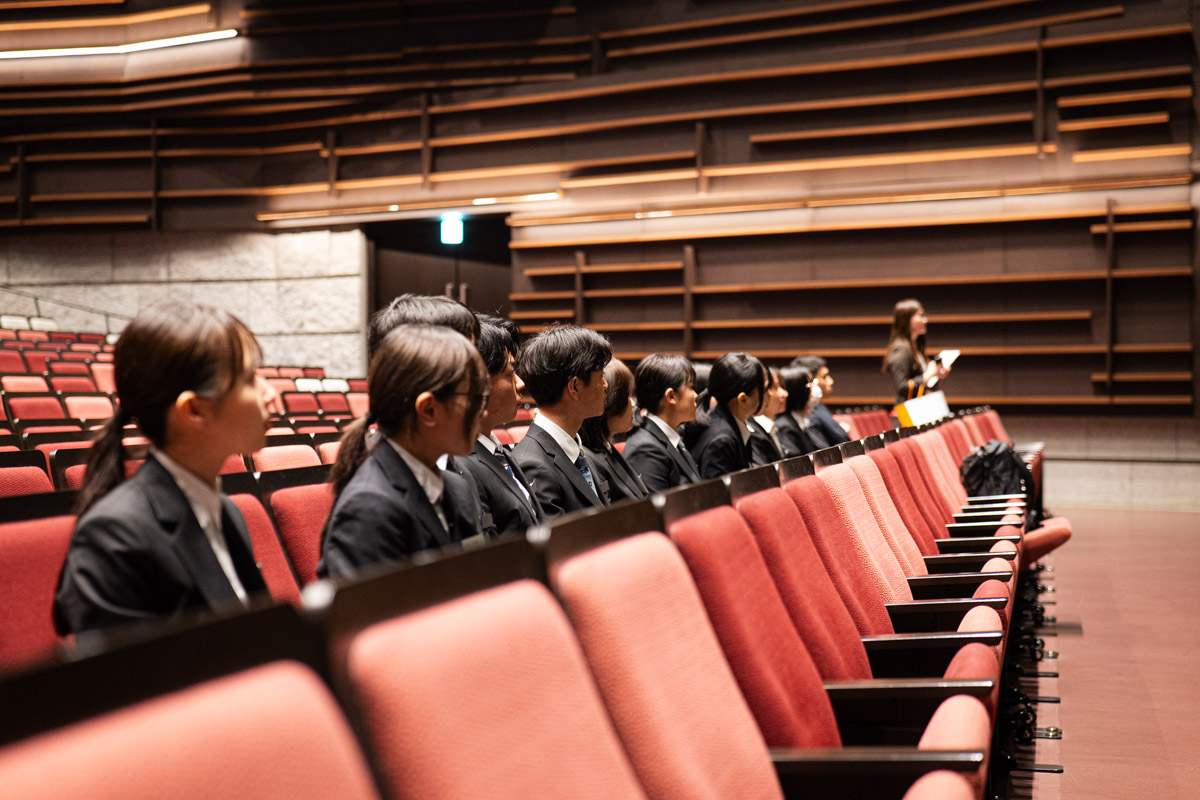 新卒緊張の様子