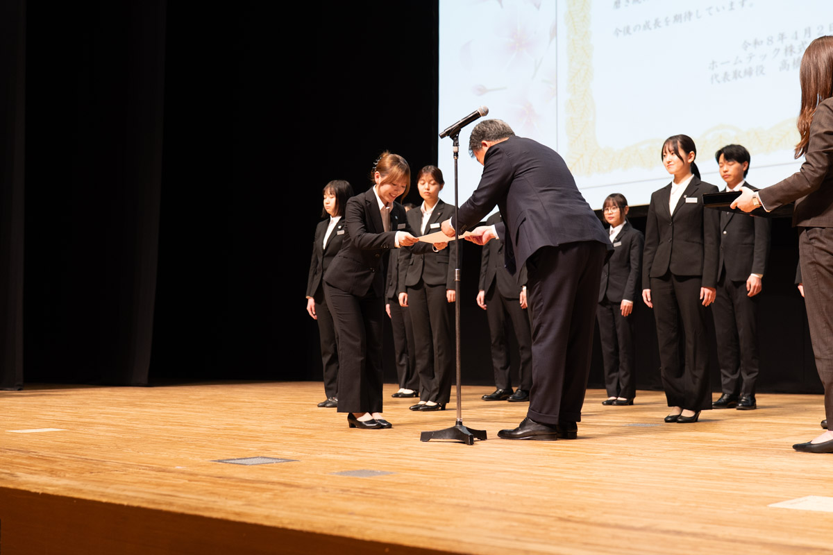 社長からの証書授与